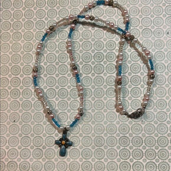 Elegant Beaded Necklace with Cross Pendant - Picture 1 of 4